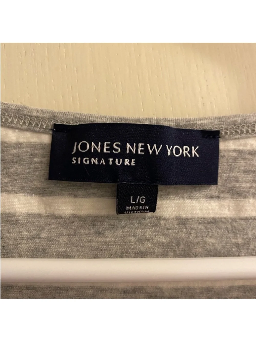 Jones New York Gray & White Striped V-Neck Sleeveless Top - Picture 3 of 4